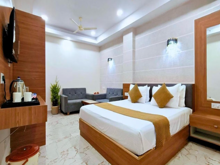 White Panda Hotels Royal Inn