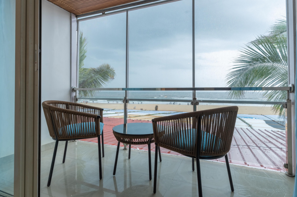 SURF House Beach Resort by CALUX (Right on Baga Beach)