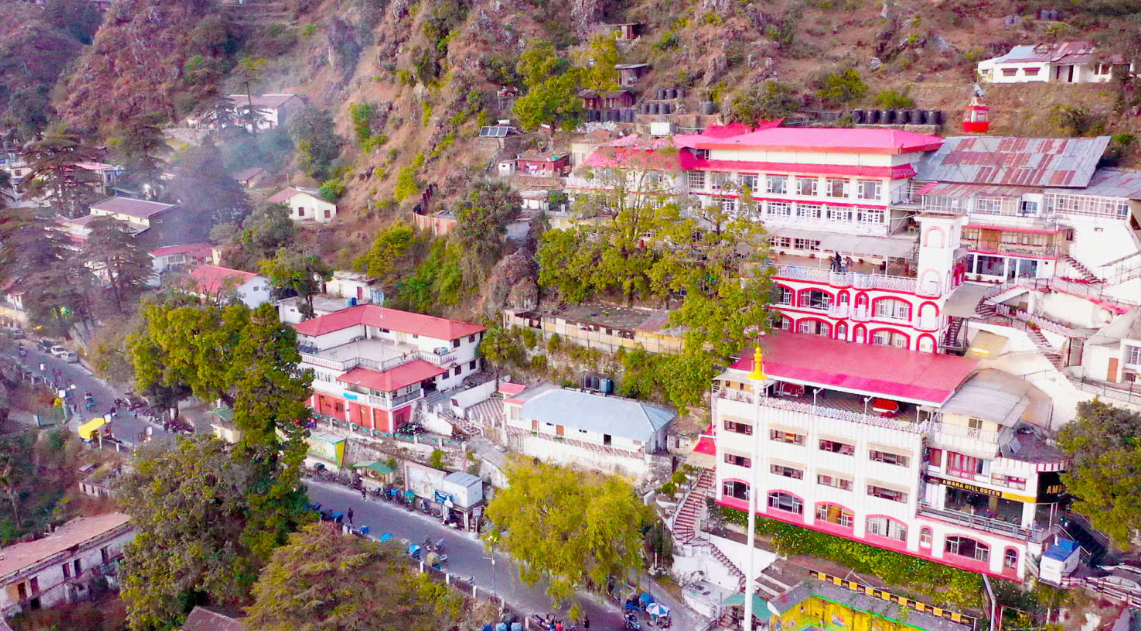 CALUX Hill Queen Mussoorie