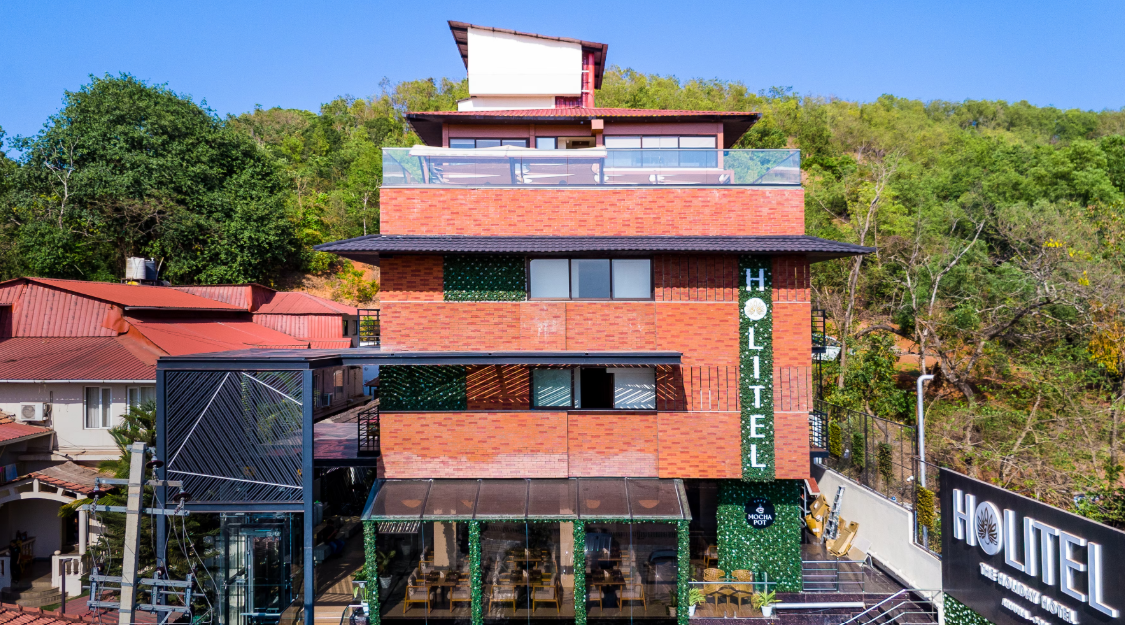 Holitel, Anjuna