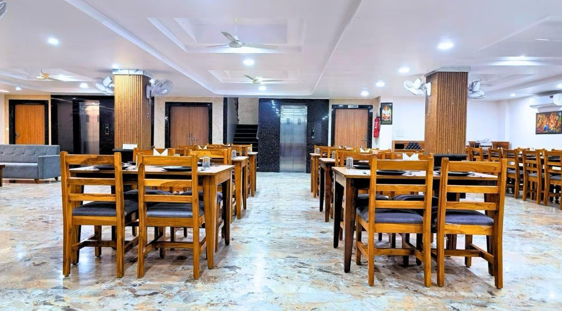 White Panda Hotels Royal Inn