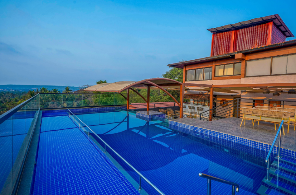 Holitel, Anjuna